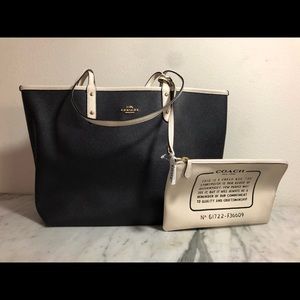 Coach F36609 Reversible City Tote Black/white